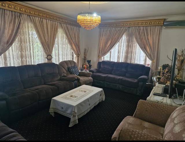 4 BEDROOM HOUSE FOR SALE IN BURLINGTON HEIGHTS